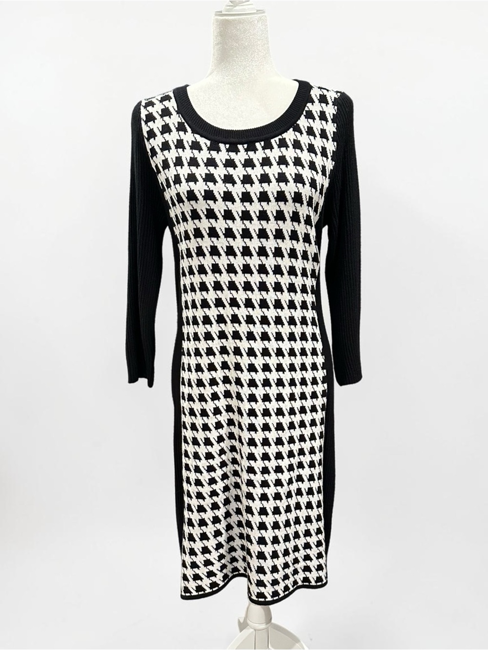 madison leigh Black & White Houndstooth Long Sleeve Knit Dress